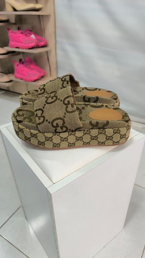 صندل زنانه گووچی ایتالیا Gucci Womens Angelina Maxi GG Platform Slide Sandals- Beige Canvas- کد145542741742